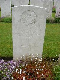 Etaples Military Cemetery - Geneau, M